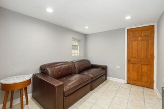 4115 W Melrose St, Unit GS in Chicago, IL - Building Photo - Building Photo