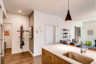 Cadence in Portland, OR - Foto de edificio - Building Photo