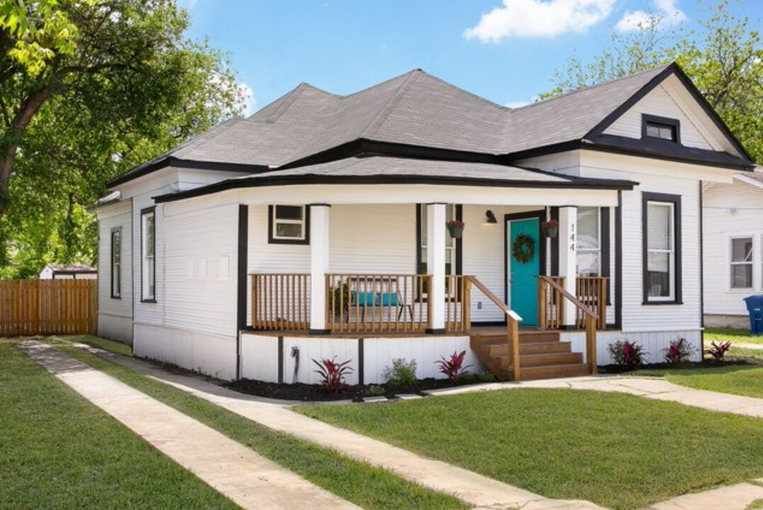144 Ward Ave in San Antonio, TX - Building Photo