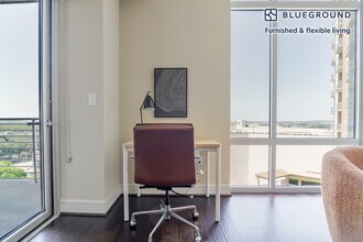 214 Barton Springs Rd in Austin, TX - Building Photo - Building Photo