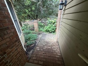 222 Hanover Pl in Cary, NC - Building Photo - Building Photo