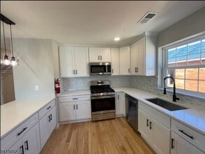 1036 Cross Ave in Elizabeth, NJ - Building Photo - Building Photo