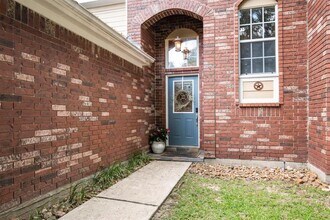 2 Amber Fire Pl in Spring, TX - Foto de edificio - Building Photo