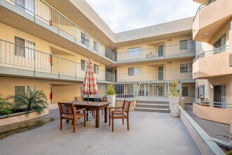 730 Pine Ave. in Long Beach, CA - Foto de edificio - Building Photo