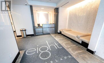 8-4708 Cumberland St in Toronto, ON - Building Photo - Building Photo