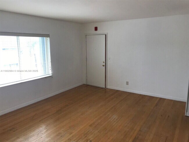 516 SW 10th St in Miami, FL - Building Photo - Building Photo
