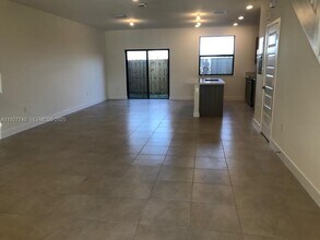 10431 NW 82nd St in Doral, FL - Building Photo - Building Photo