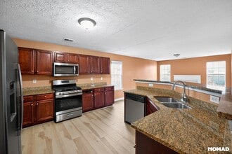 395 Lamont Ln in Hampton, GA - Building Photo - Building Photo