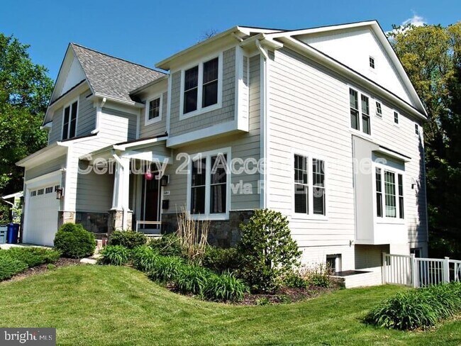 604 Kingsley Rd SW in Vienna, VA - Building Photo - Building Photo
