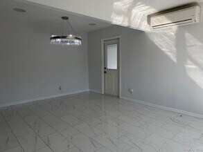 1 Munro Blvd in Valley Stream, NY - Building Photo - Building Photo