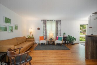 768 Springfield Ave in Summit, NJ - Foto de edificio - Building Photo