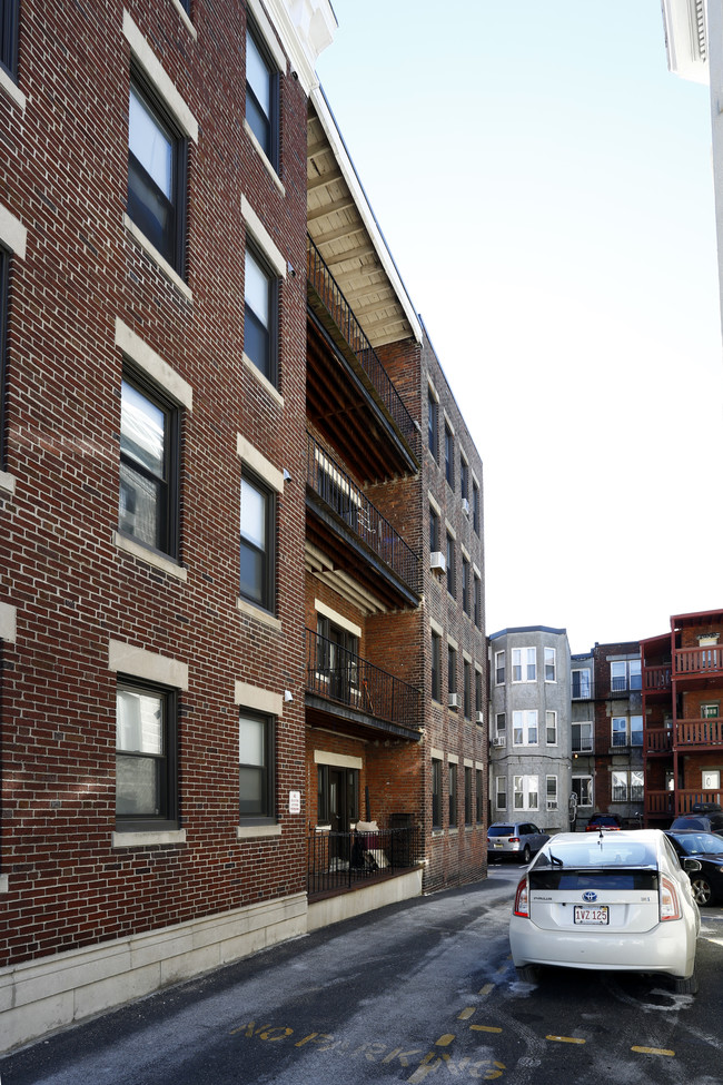 Ray Dooley Apartments in Allston, MA - Foto de edificio - Building Photo