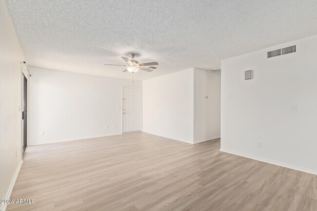 8714 W Amelia Ave in Phoenix, AZ - Building Photo - Building Photo