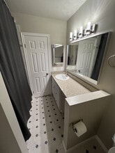 719 N Eucalyptus Ave, Unit 22C in Inglewood, CA - Building Photo - Building Photo