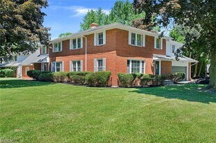 3024 Warrensville Center Rd in Shaker Heights, OH - Building Photo