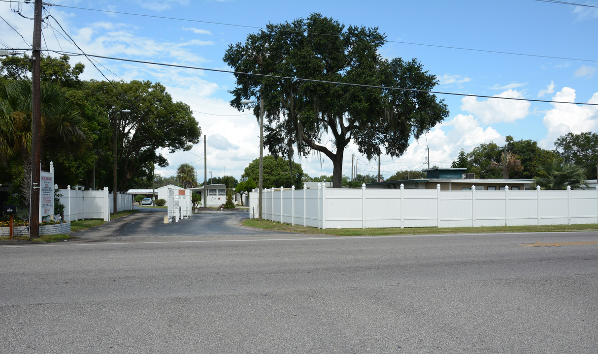 Lake Deer Mobile Hamlet in Winter Haven, FL - Building Photo