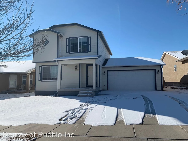 3938 Bison Ln in Pueblo, CO - Building Photo