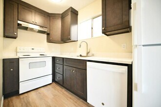 375 Staten Ave in Oakland, CA - Foto de edificio - Building Photo