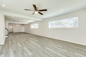 124 Sage St in Lake Jackson, TX - Building Photo - Building Photo