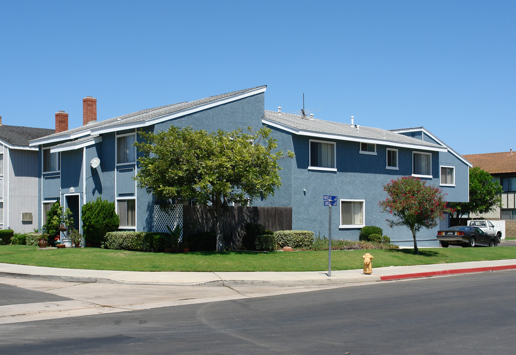 Neely Apartments in Huntington Beach, CA - Building Photo