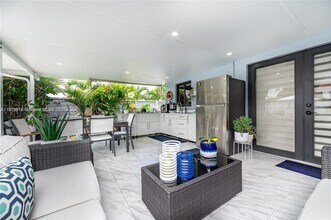 13818 SW 11th St in Miami, FL - Building Photo - Building Photo