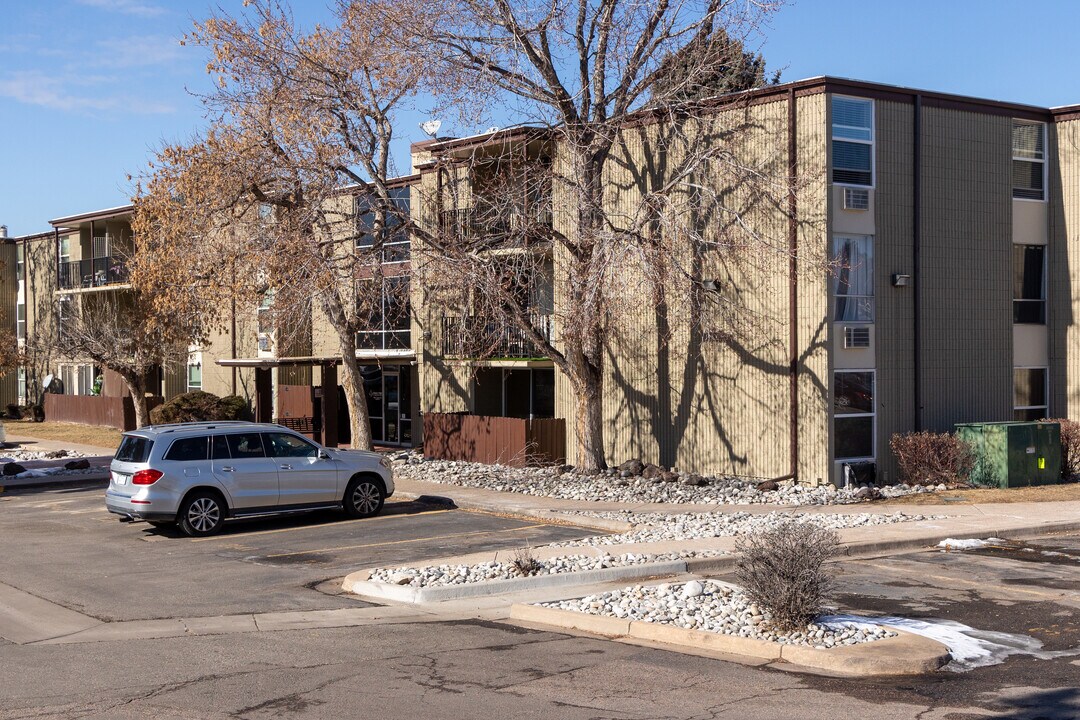 Torrey Pines Condominiums in Aurora, CO - Building Photo