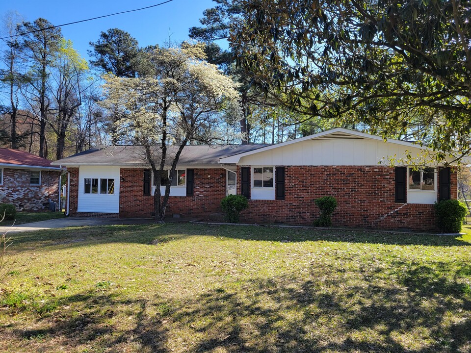 1939 Ashton Rd in Fayetteville, NC - Building Photo