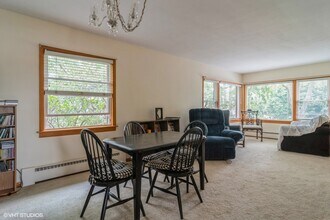 6445 N Oketo Ave, Unit 2nd Floor in Chicago, IL - Building Photo - Building Photo