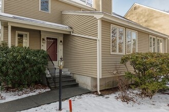 13 Iris Way in Haverhill, MA - Building Photo - Building Photo