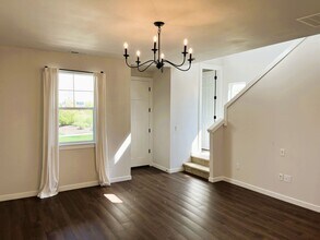 7945 SE Roaring Ln in Hillsboro, OR - Building Photo - Building Photo