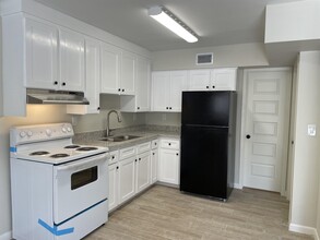 4107 Cedar Ave-Unit -4 in Laredo, TX - Building Photo - Building Photo