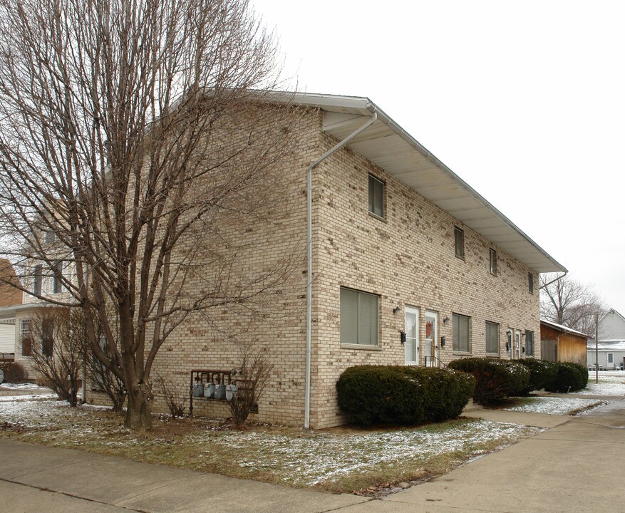 431 Victoria Ave in Williamstown, WV - Building Photo