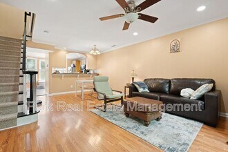 1 Forest Glen Dr in Chapel Hill, NC - Building Photo - Building Photo