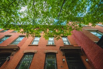 161 Gates Ave in Brooklyn, NY - Building Photo - Building Photo