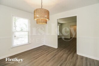 1810 Chestnut Dr in High Point, NC - Building Photo - Building Photo