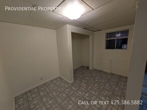 2468 S College St in Seattle, WA - Building Photo - Building Photo