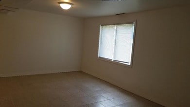 348 Sutherland Ave in Watervliet, MI - Building Photo - Building Photo