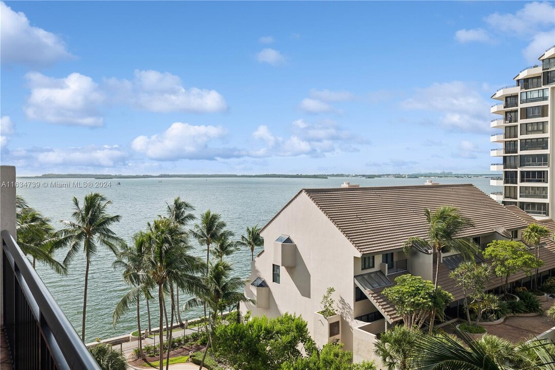 540 Brickell Key Dr, Unit 721 in Miami, FL - Foto de edificio