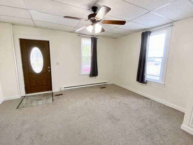 49 Middle St in Taneytown, MD - Foto de edificio - Building Photo