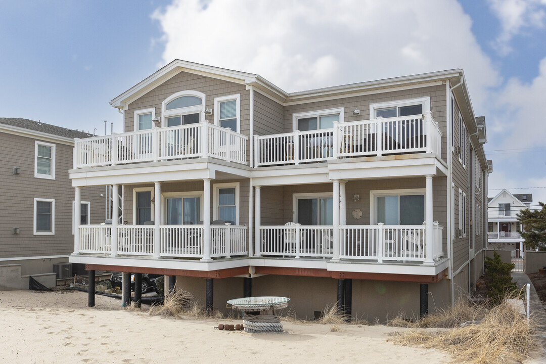 239 Beachfront in Manasquan, NJ - Foto de edificio