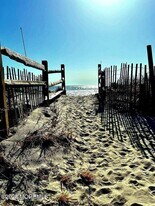 9 Sandpiper Ln in Sea Bright, NJ - Building Photo