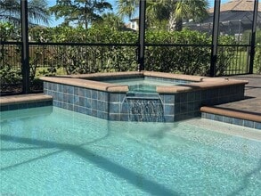 17661 Kinzie Ln in Estero, FL - Foto de edificio - Building Photo