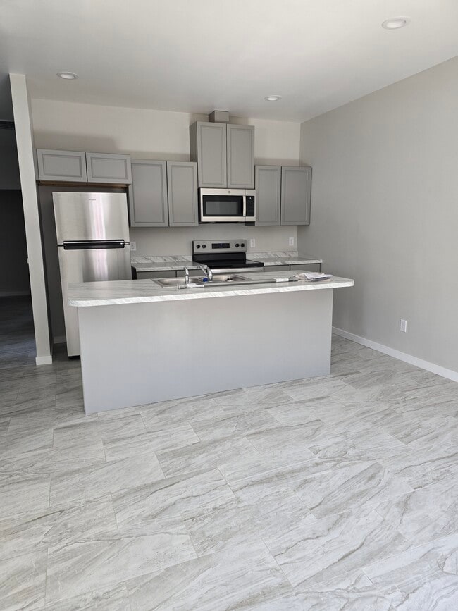 2212 S 1st Ave, Unit 2212 s 1st ave #2 - 3 bed in Union Gap, WA - Foto de edificio - Building Photo