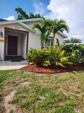 4227 Larkin St in Sarasota, FL - Building Photo - Building Photo
