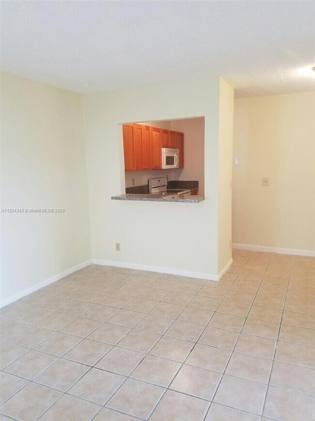 1025 Twin Lakes Dr-Unit -28-A in Coral Springs, FL - Foto de edificio - Building Photo