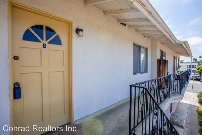 118 Avenida Del Poniente in San Clemente, CA - Building Photo - Building Photo