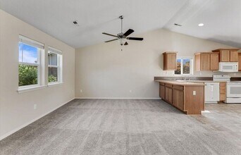 3525 W 10th Ct in Kennewick, WA - Building Photo - Building Photo