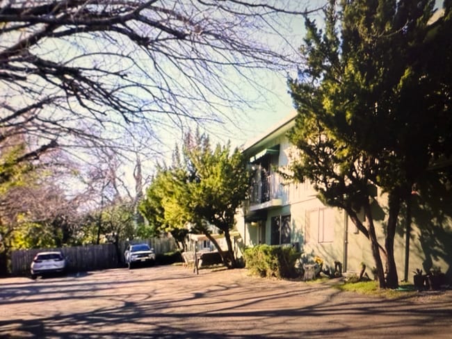 1360 Orange Ave in Redding, CA - Building Photo - Building Photo