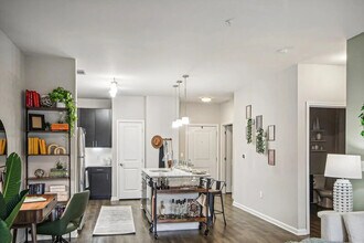 Mosby Poinsett in Greenville, SC - Foto de edificio - Building Photo