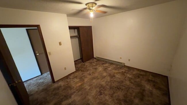 124 N Broadway St in Canton, SD - Building Photo - Building Photo